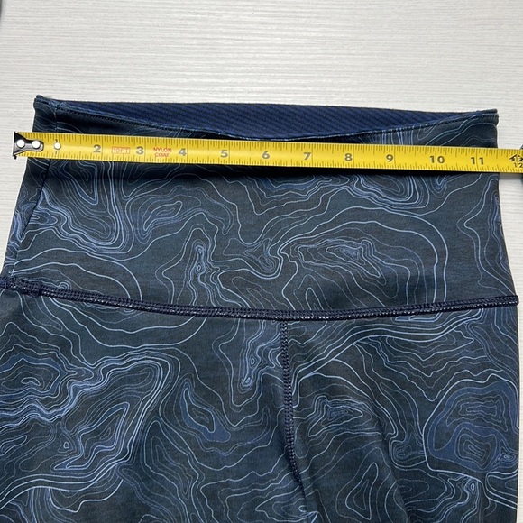 Reversible Peloton capri leggings. - Picture 5 of 5